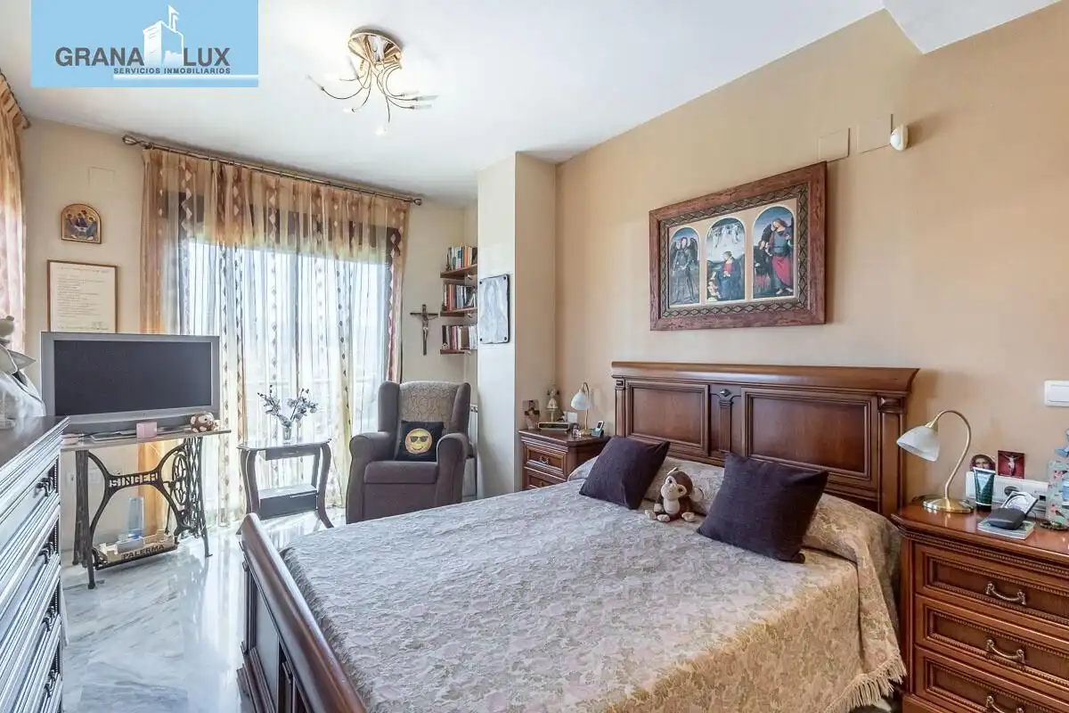 Bedroom of Flat for sale in Granada  with Air Conditioner, Heating and Terrace
