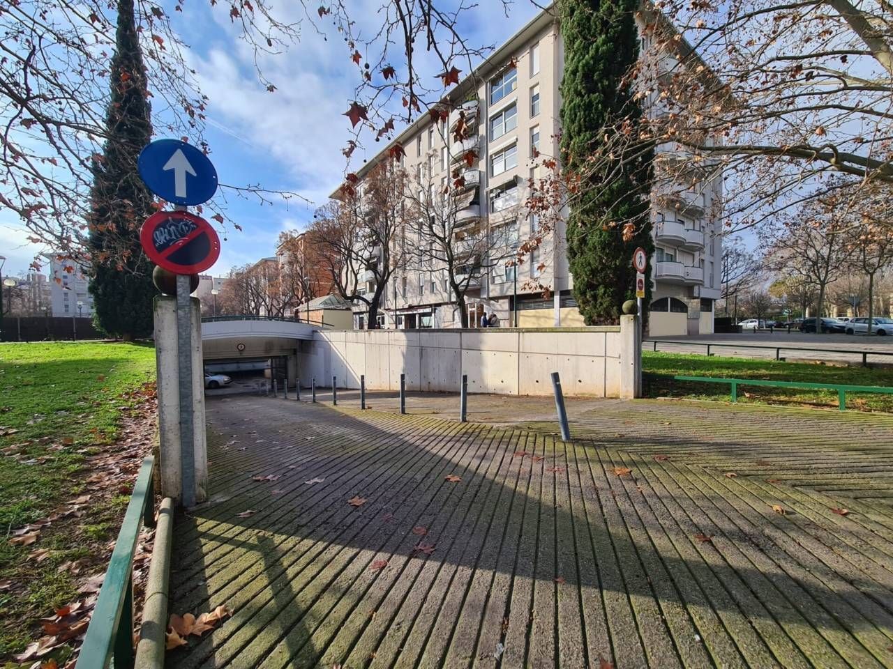 Vista exterior de Garatge en venda en Cerdanyola del Vallès