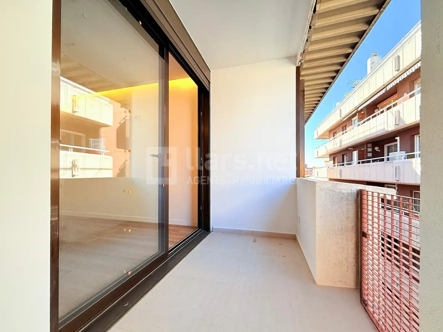 Terrasse von Wohnung zum Verkauf in Vilanova i la Geltrú mit Klimaanlage, Parkett und Terrasse