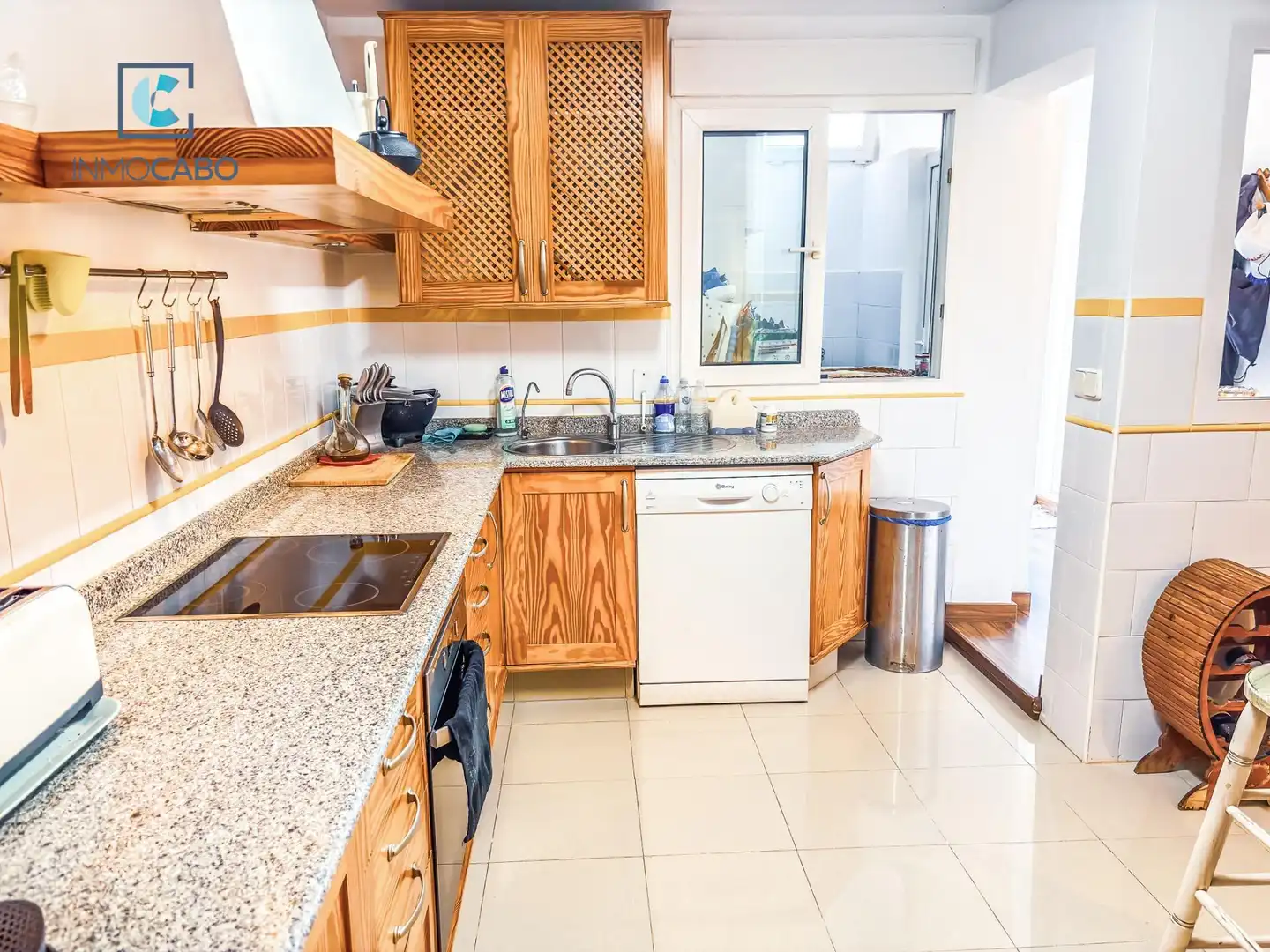 Küche von Erdgeschoss zum Verkauf in Cartagena mit Heizung, Privatgarten und Terrasse