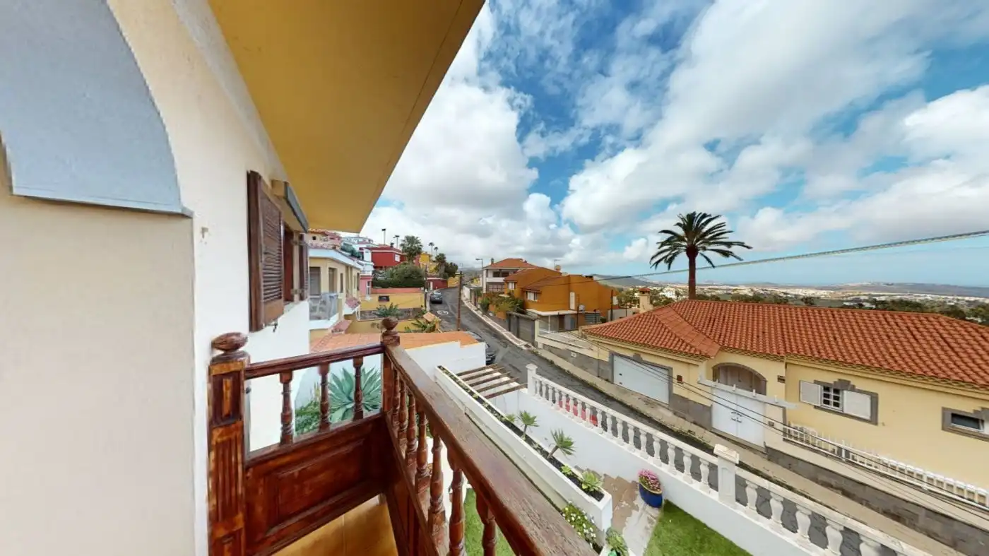 Vista exterior de Casa o xalet en venda en Las Palmas de Gran Canaria amb Jardí privat, Terrassa i Traster