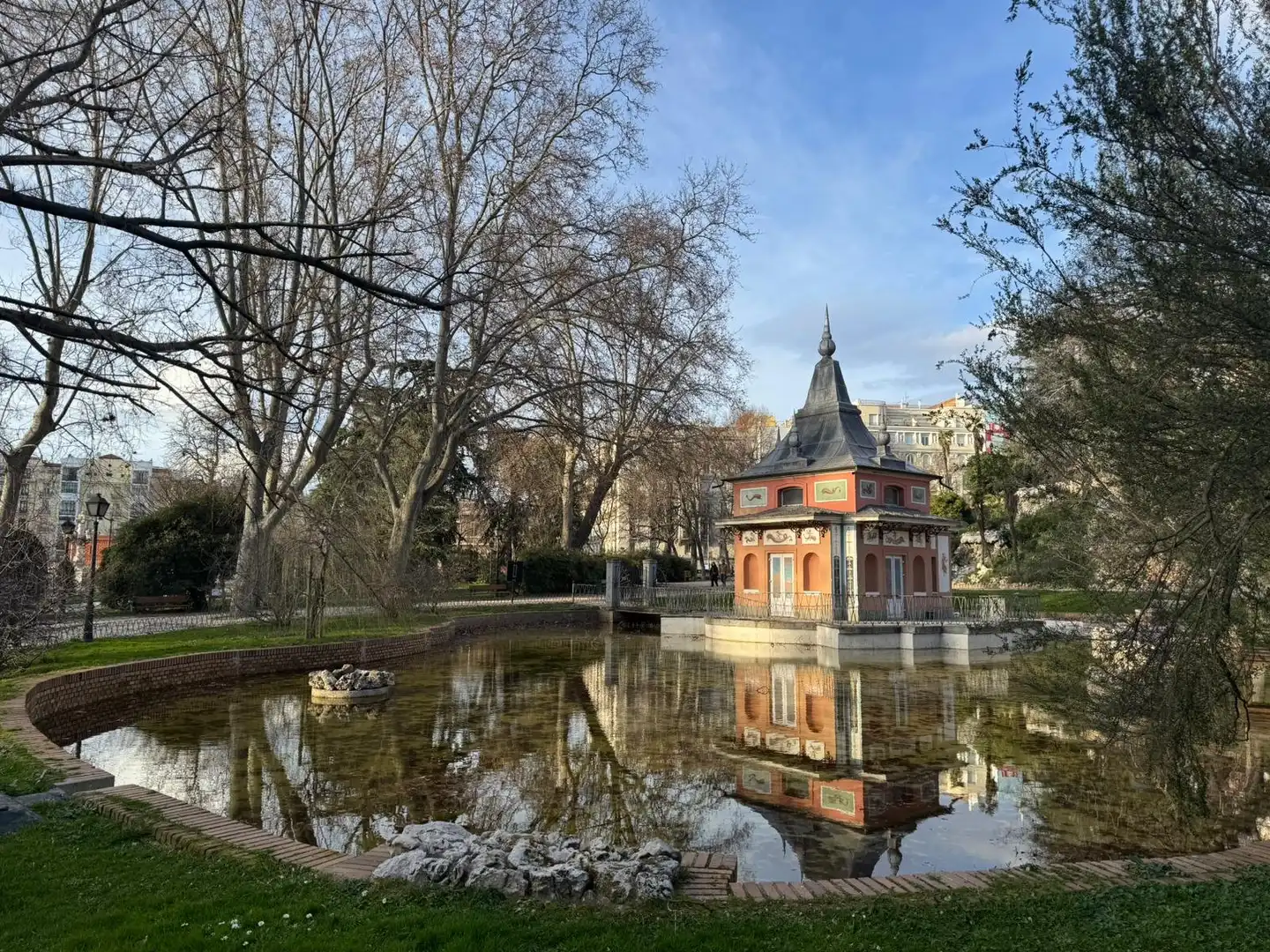 Vista exterior de Piso en venta en Madrid con Calefacción, Parquet y Trastero