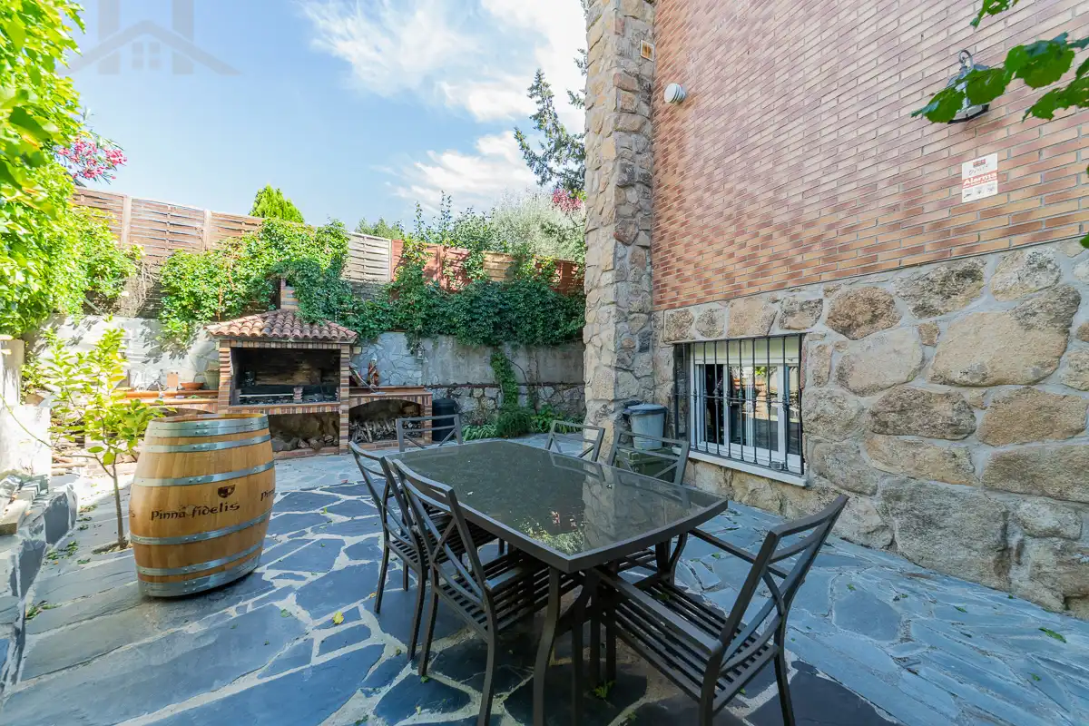Terrassa de Casa o xalet en venda en Colmenarejo amb Aire condicionat, Calefacció i Jardí privat