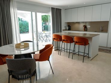 Erdgeschosswohnung mit Pool zur Miete in Selwo