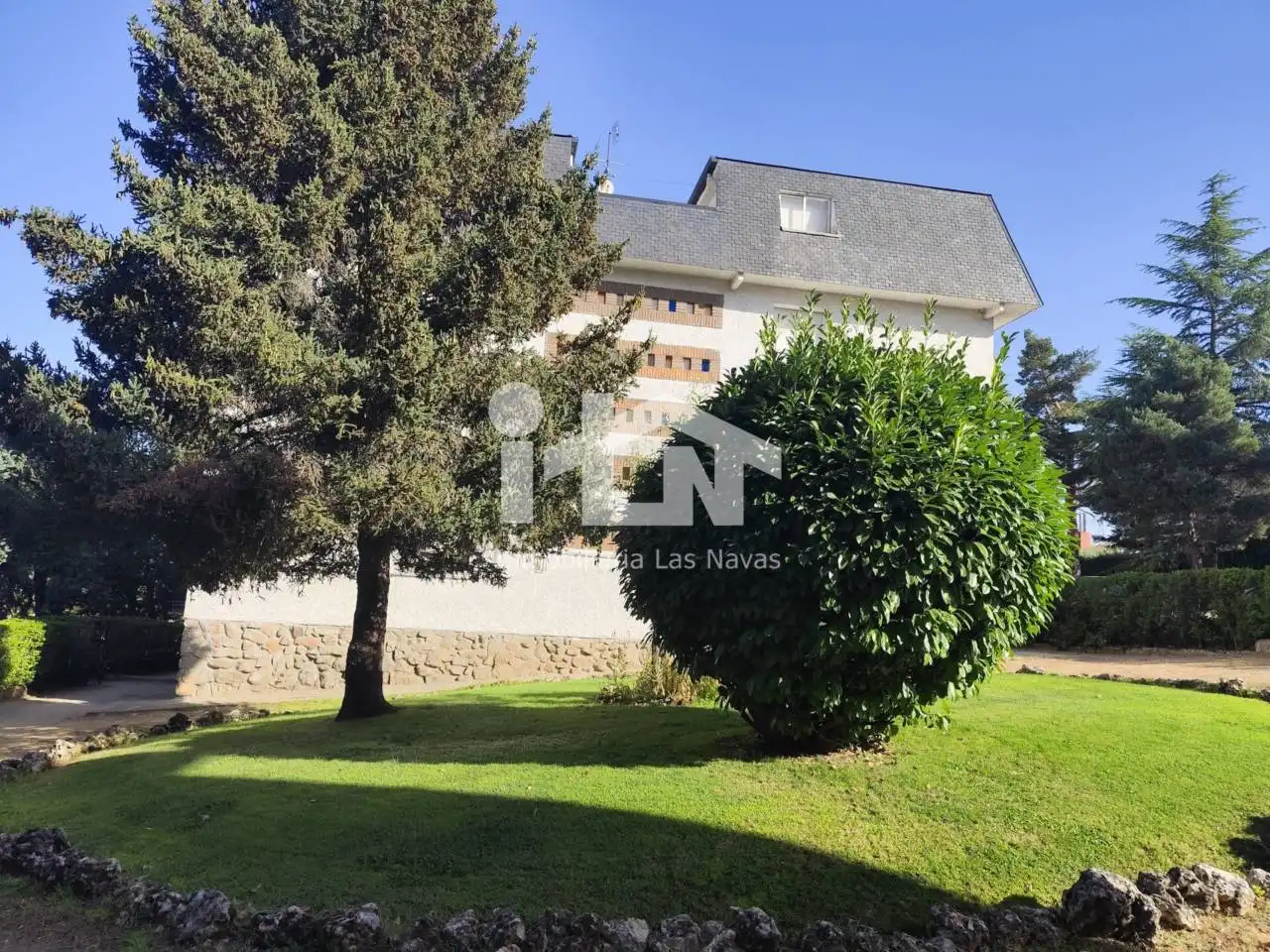 Exterior view of Flat for sale in Las Navas del Marqués   with Heating, Terrace and Storage room