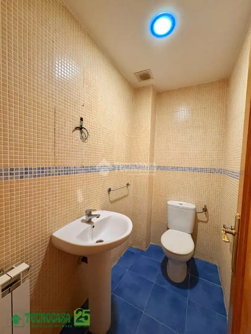 Bathroom of Flat for sale in Urbanización San Isidro