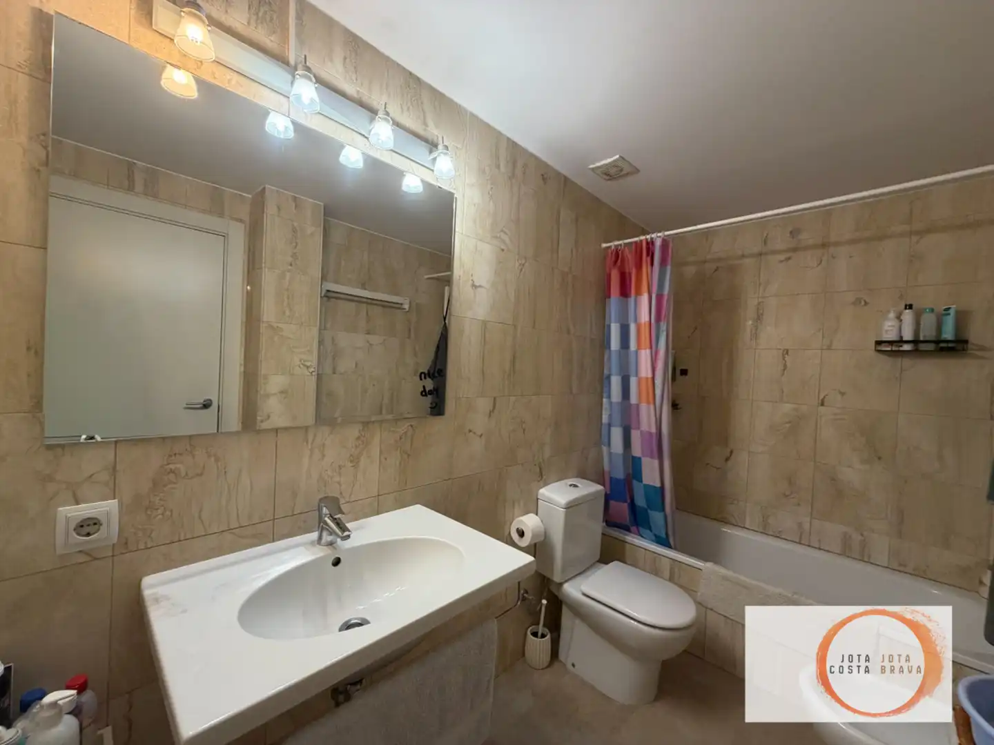 Bany de Apartament en venda en Girona amb Calefacció i Balcó