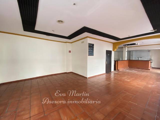 Local comercial en Alquiler en Calle Virgen de Begoña en Los Remedios
