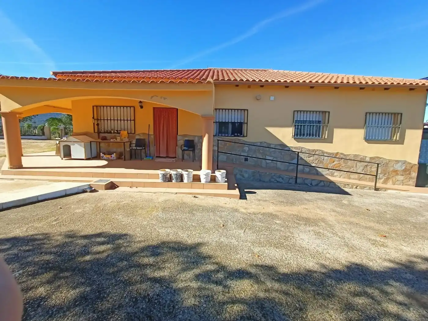 Exterior view of Houses for sale in Alburquerque  with Private garden, Swimming Pool and Furnished