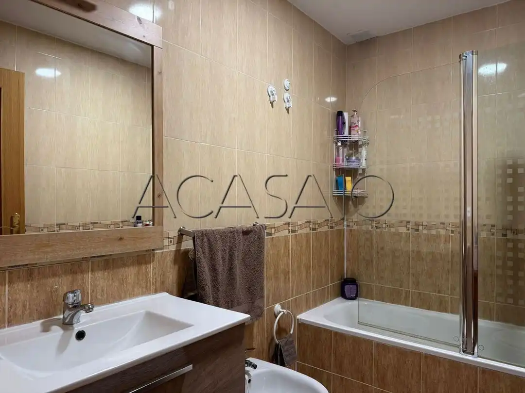 Badezimmer von Wohnung zum Verkauf in Borox mit Klimaanlage, Heizung und Abstellraum