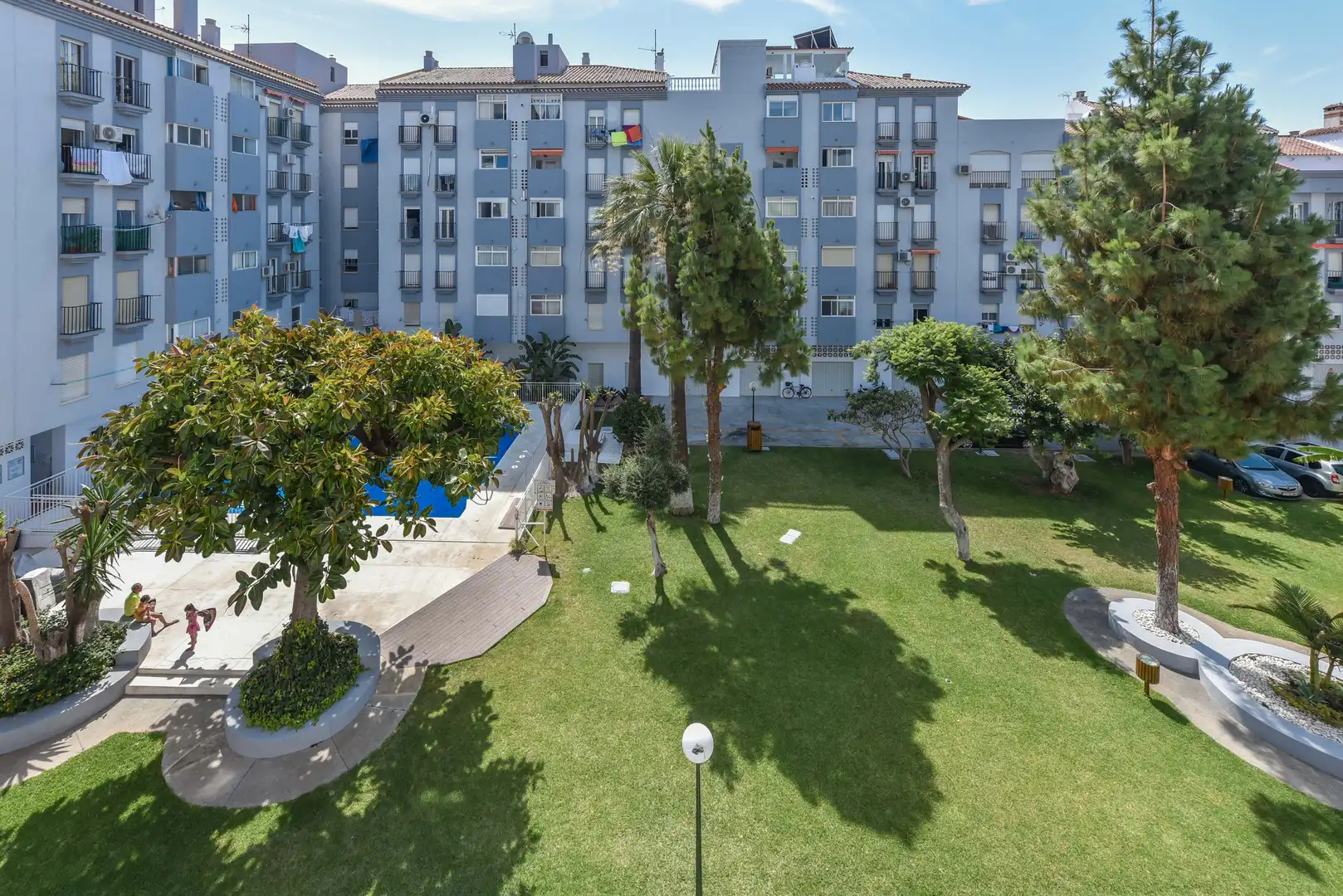 Außenansicht von Wohnung zur Miete in Fuengirola mit Klimaanlage, Heizung und Privatgarten