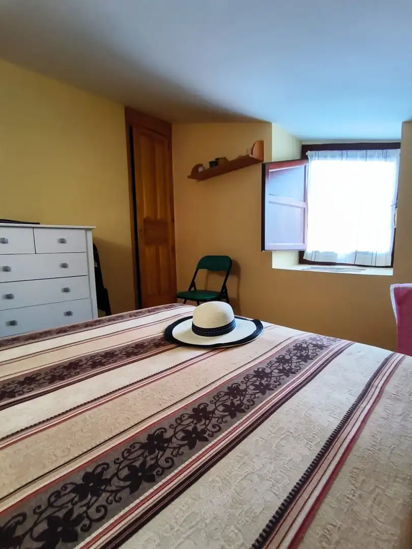 Habitación de Finca rústica en venta en Medina de Pomar con Calefacción, Jardín privado y Amueblado
