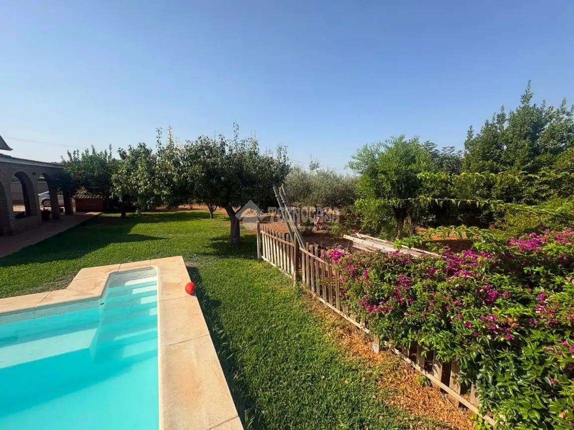 Jardín de Casa o chalet en venta en Espartinas con Aire acondicionado, Calefacción y Jardín privado