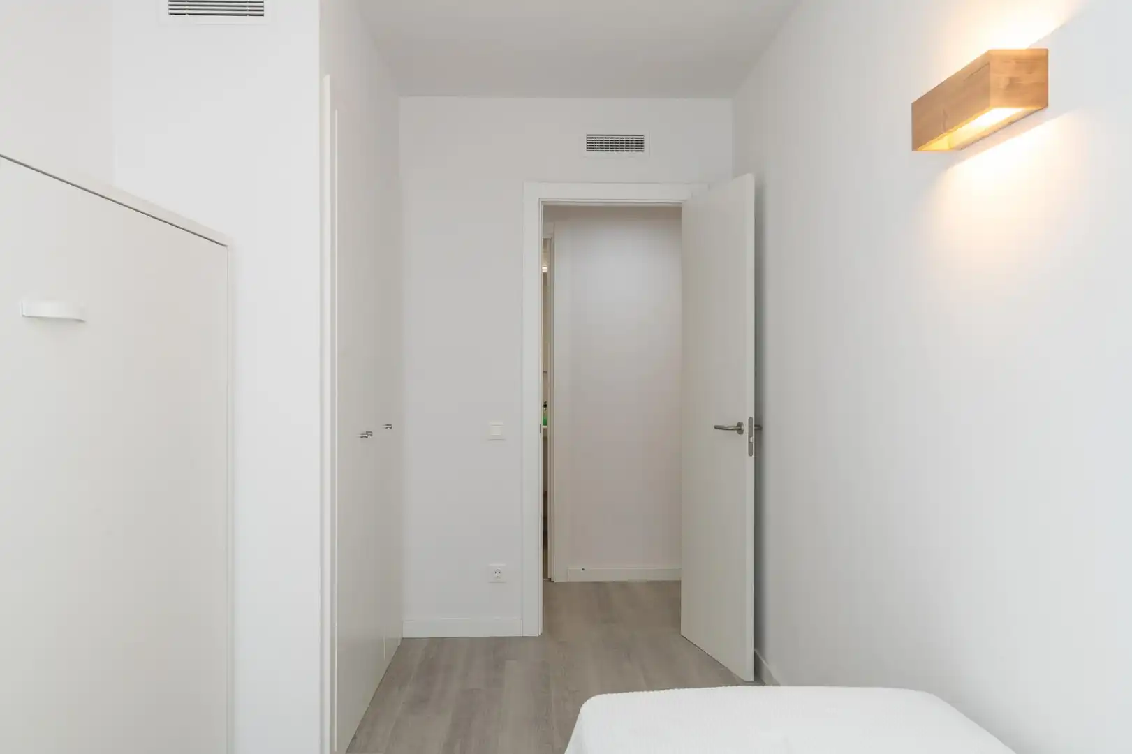 Dormitori de Apartament de lloguer en Girona amb Parquet i Piscina comunitària