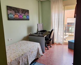 Dormitori de Apartament per a compartir en  Valencia Capital amb Aire condicionat, Calefacció i Moblat