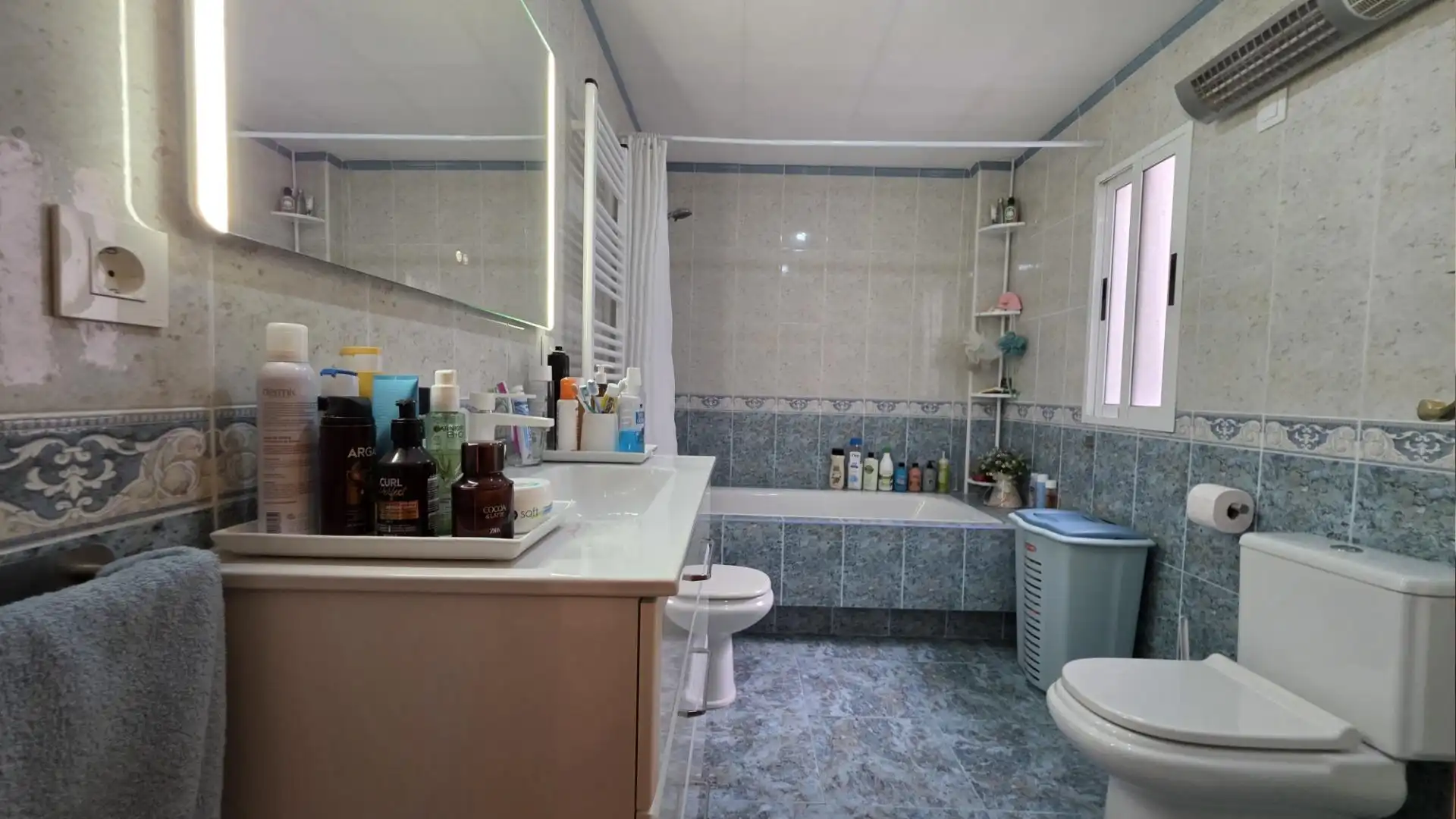 Baño de Piso en venta en Alicante / Alacant con Aire acondicionado, Calefacción y Amueblado