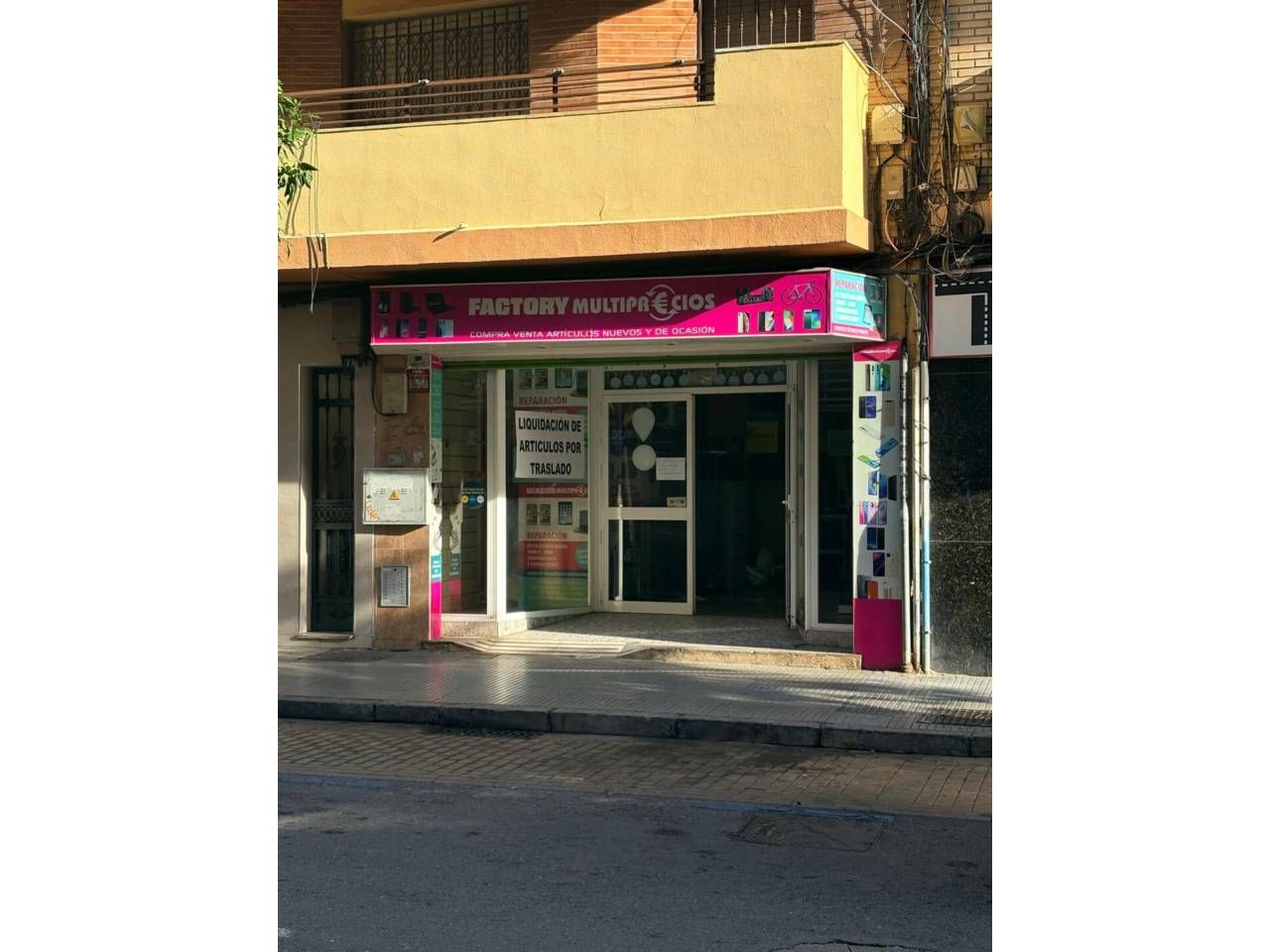 Edificio de alquiler en Avenida José Fariñas, Isla Chica