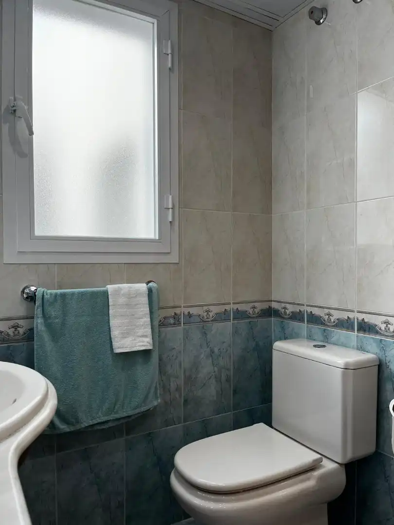 Baño de Piso de alquiler en Málaga con Aire acondicionado, Calefacción y Amueblado