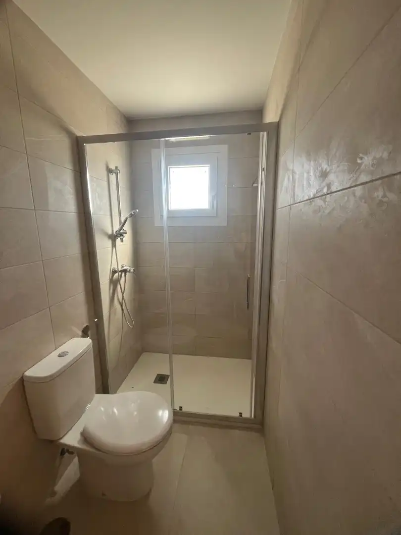 Baño de Casa adosada en venta en Coria del Río con Aire acondicionado, Jardín privado y Terraza