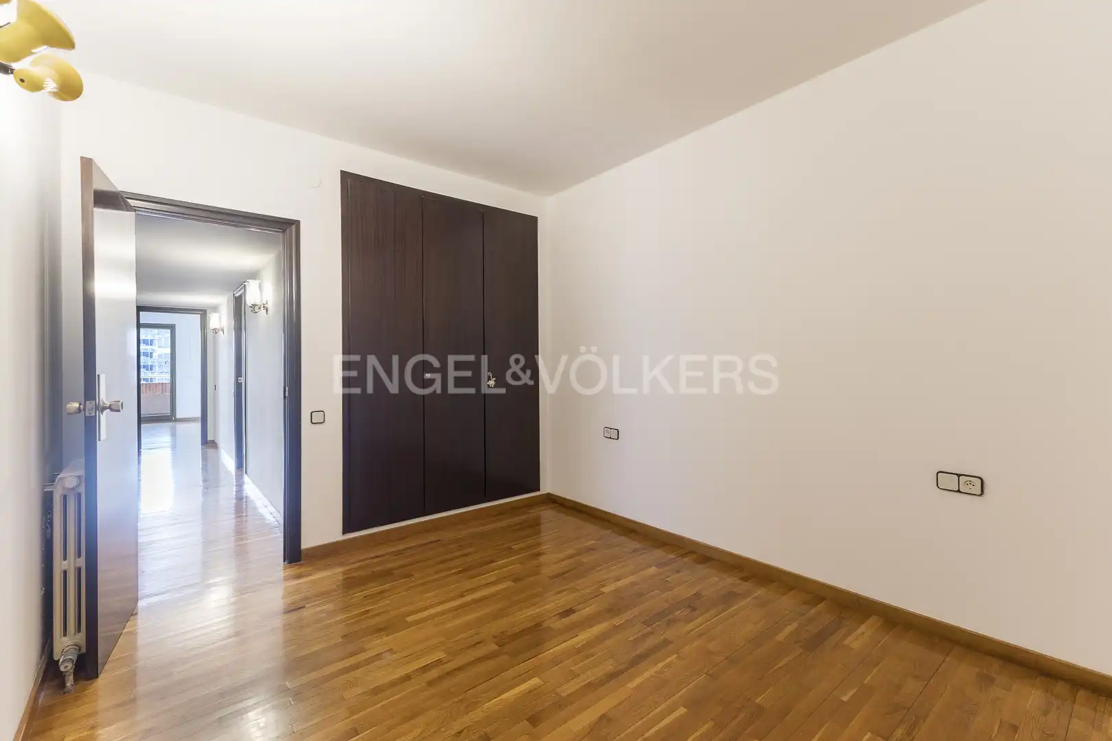 Flat for sale in Barcelona  with Air Conditioner, Heating and Private garden