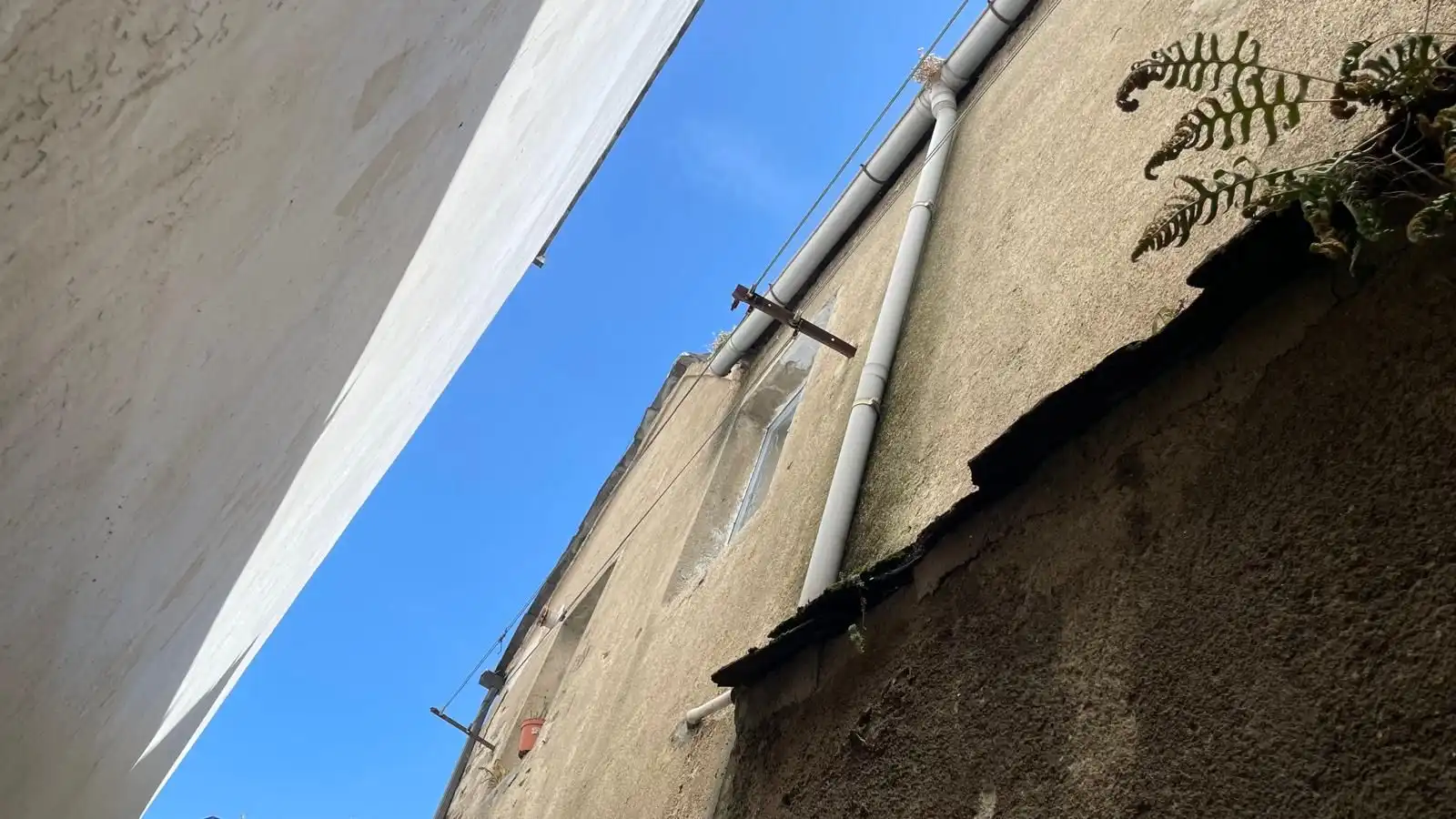 Vista exterior de Edificio en venta en Lugo