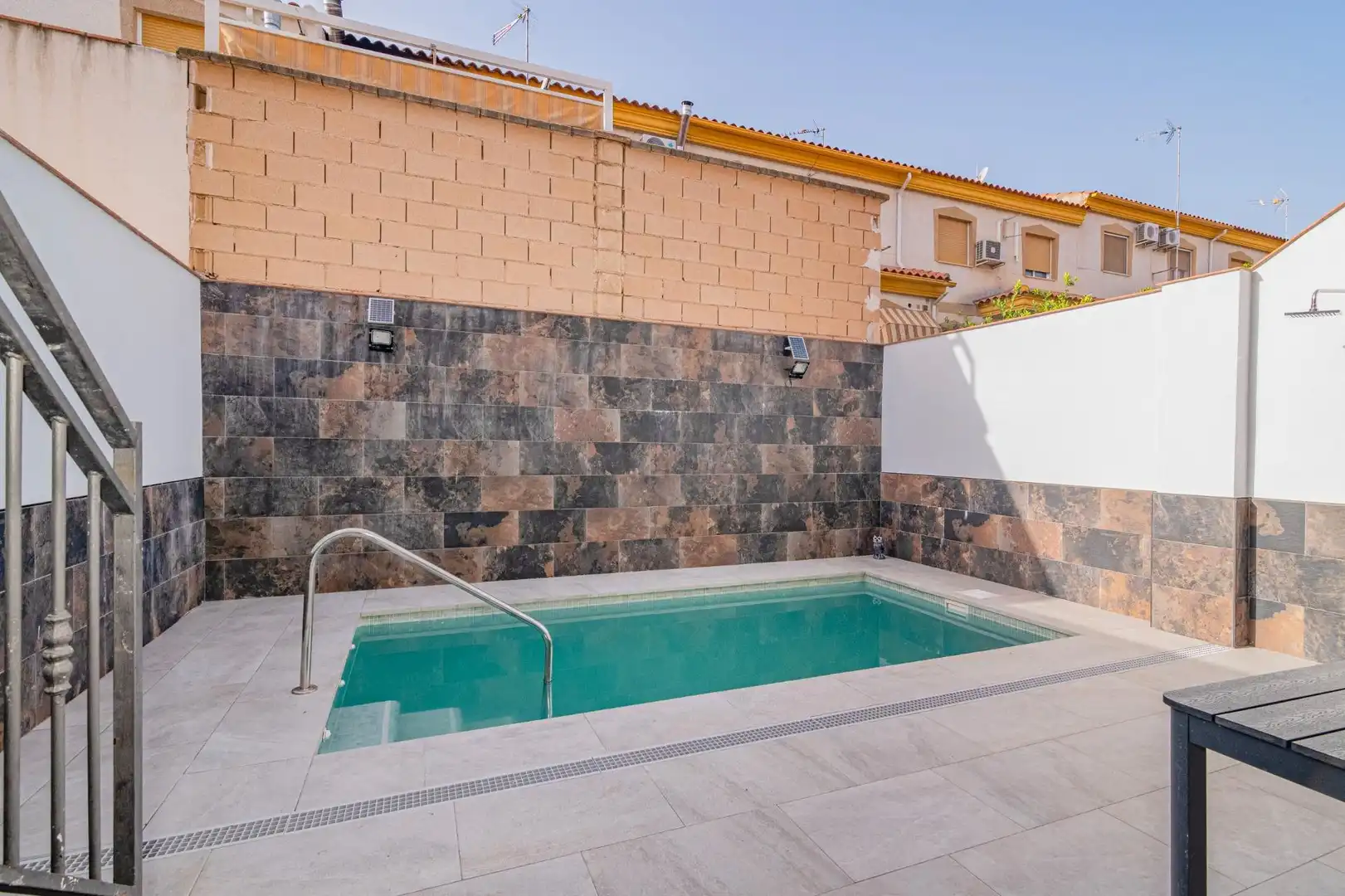 Piscina de Casa adosada en venda en Cijuela amb Aire condicionat, Calefacció i Jardí privat