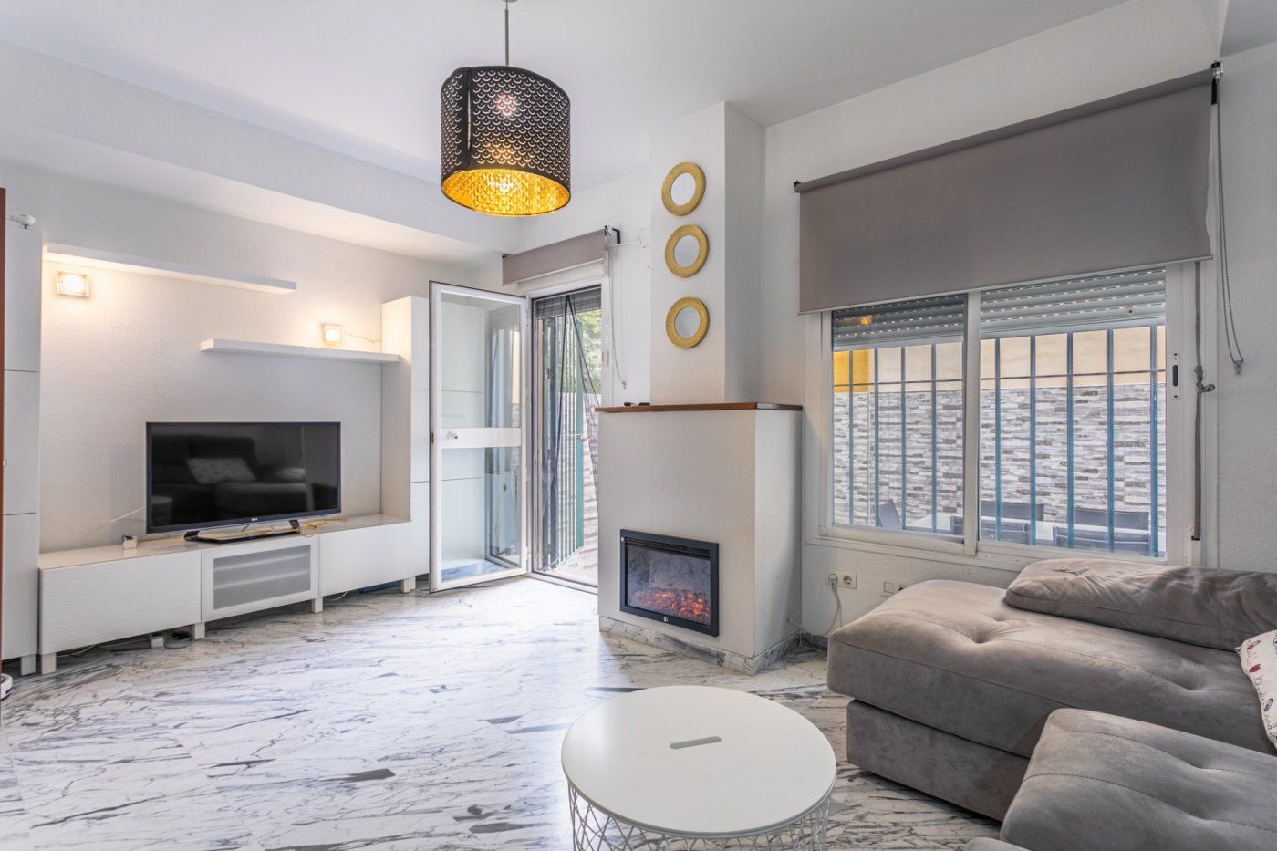 Living room of Single-family semi-detached for sale in  Sevilla Capital  with Air Conditioner and Balcony