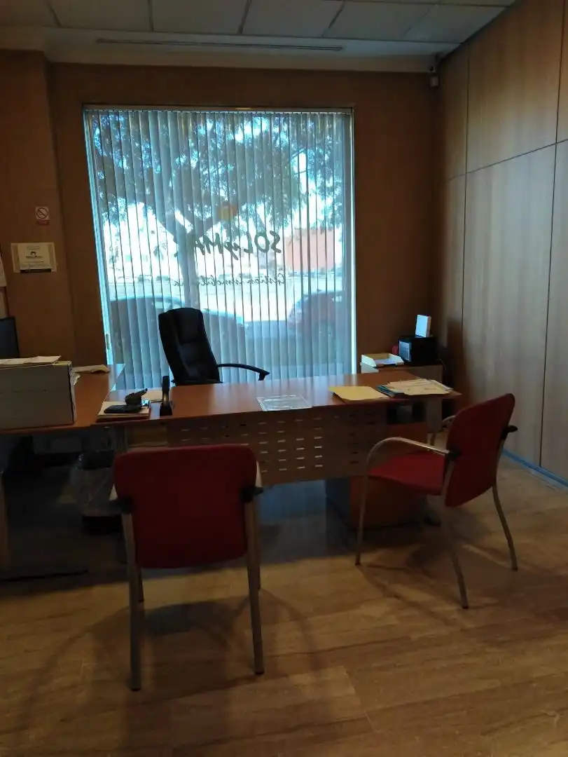 Oficina en venda a Plaça Emperador Carles I 8