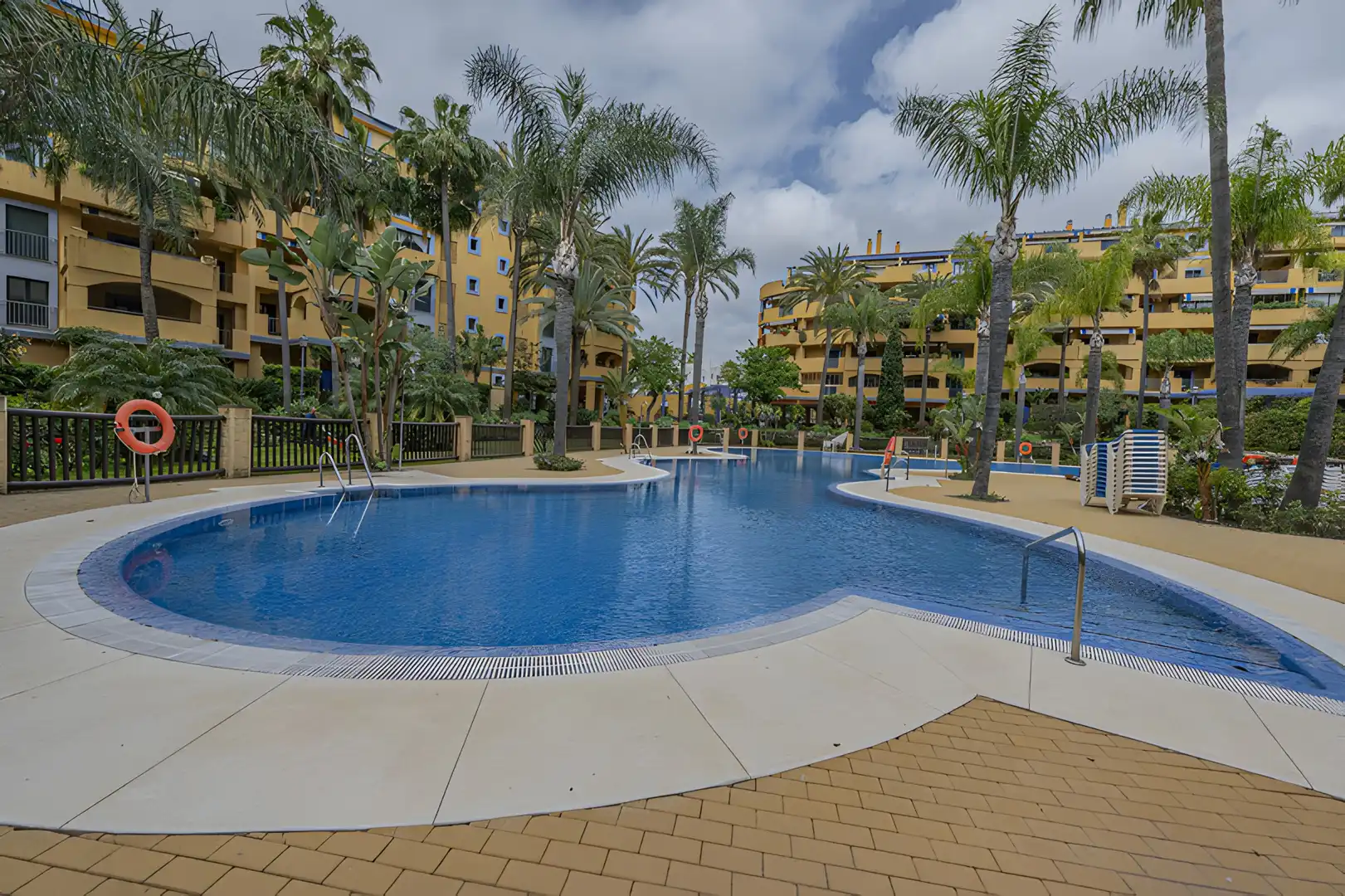 Apartament amb piscina en venda a San Pedro de Alcántara, imagen 17