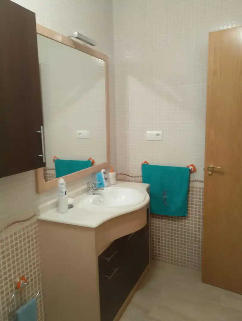 Badezimmer von Wohnung zum Verkauf in Escalona mit Klimaanlage
