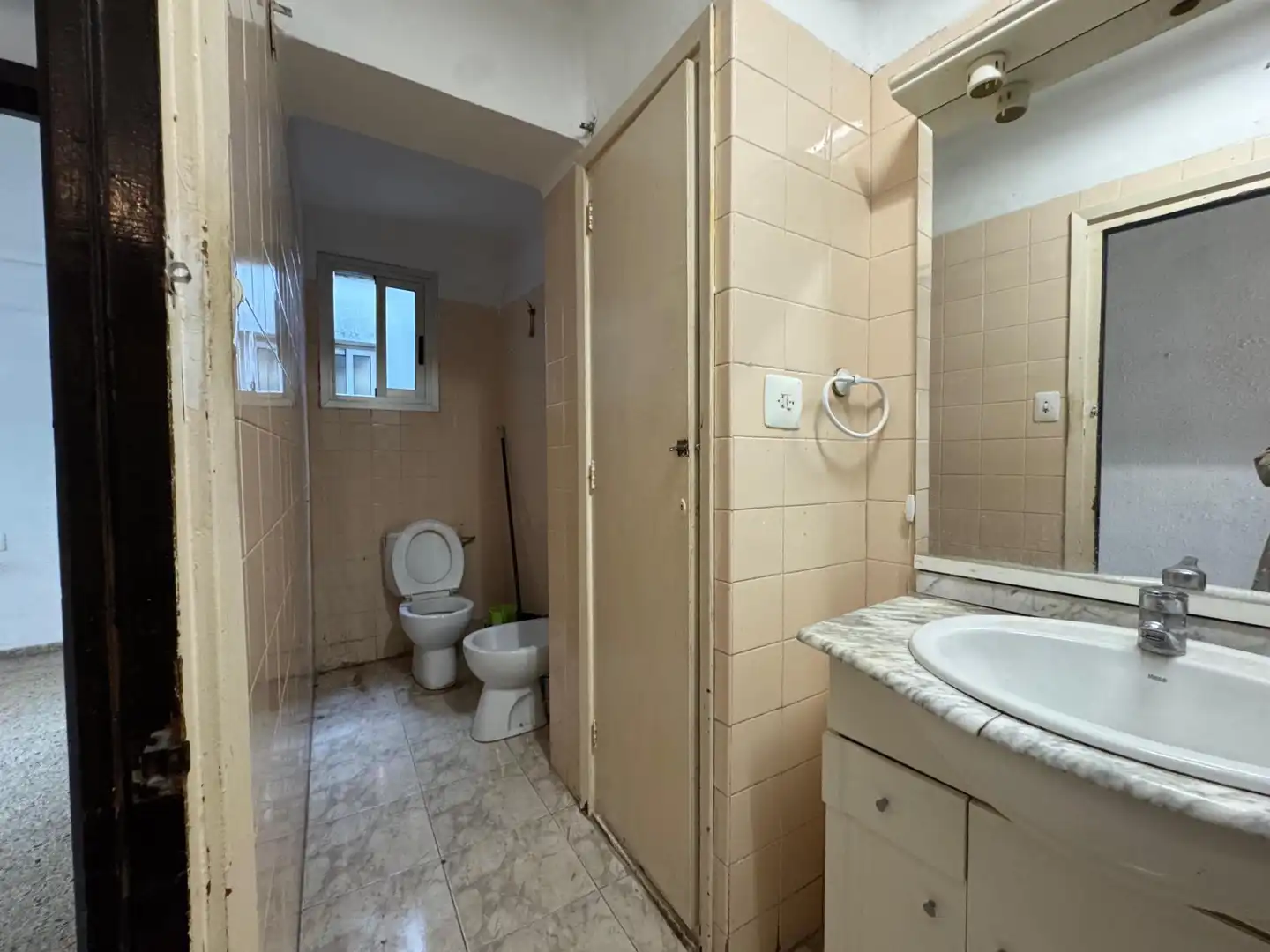 Badezimmer von Wohnung zum Verkauf in Alfafar mit Balkon