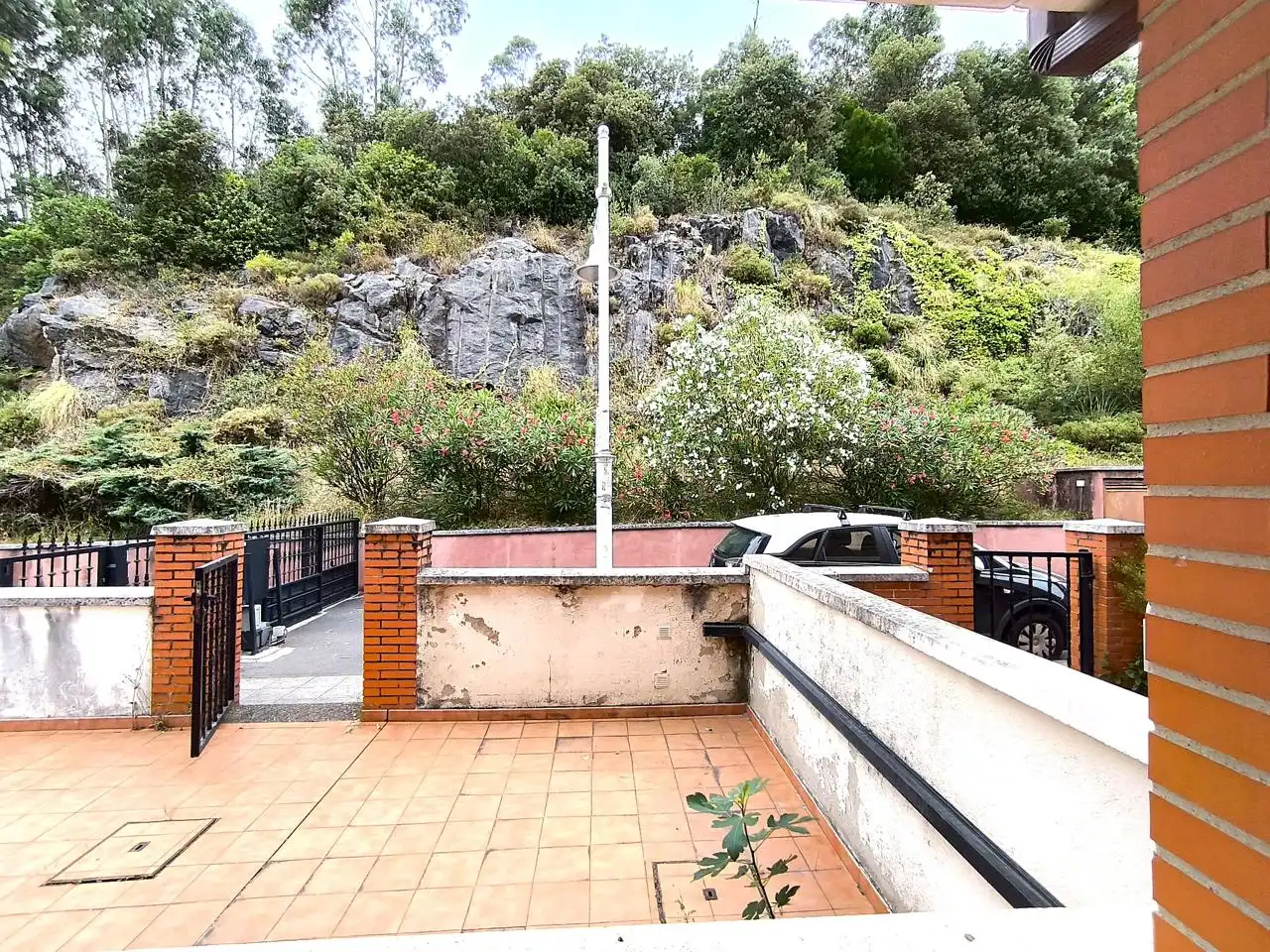 Parking de Casa adosada en venta en Castro-Urdiales con Calefacción, Terraza y Balcón