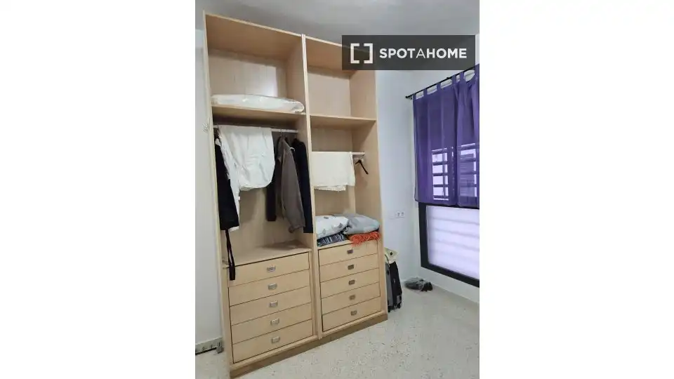 Habitación de Piso de alquiler en Sevilla con Aire acondicionado, Calefacción y Amueblado