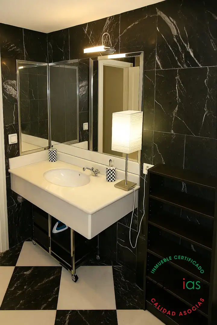 Flat for sale in Milán - Pumarín