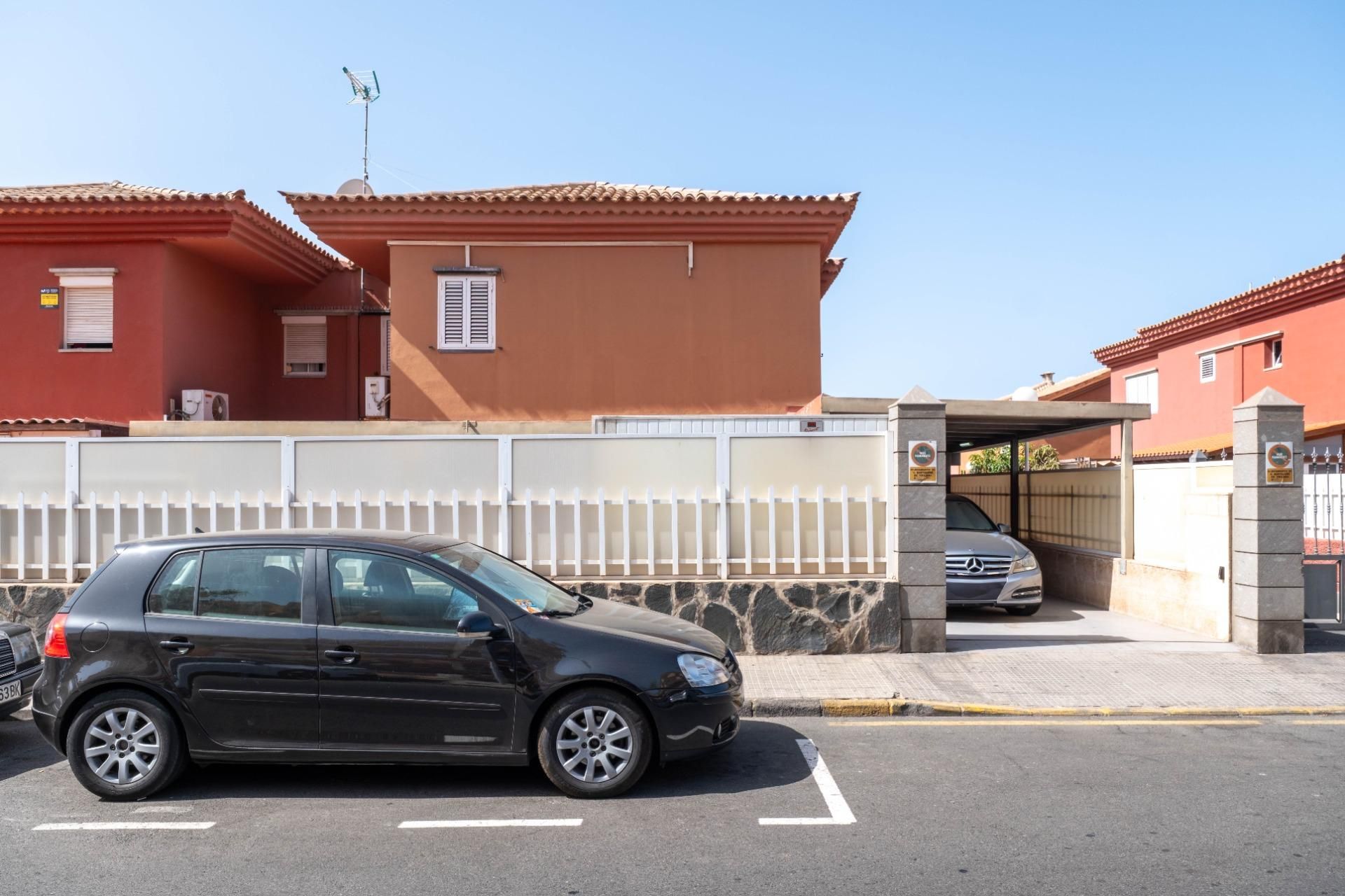 Exterior view of Single-family semi-detached for sale in San Bartolomé de Tirajana  with Terrace