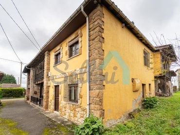 Casa aparellada en venda a Barrio Palacio