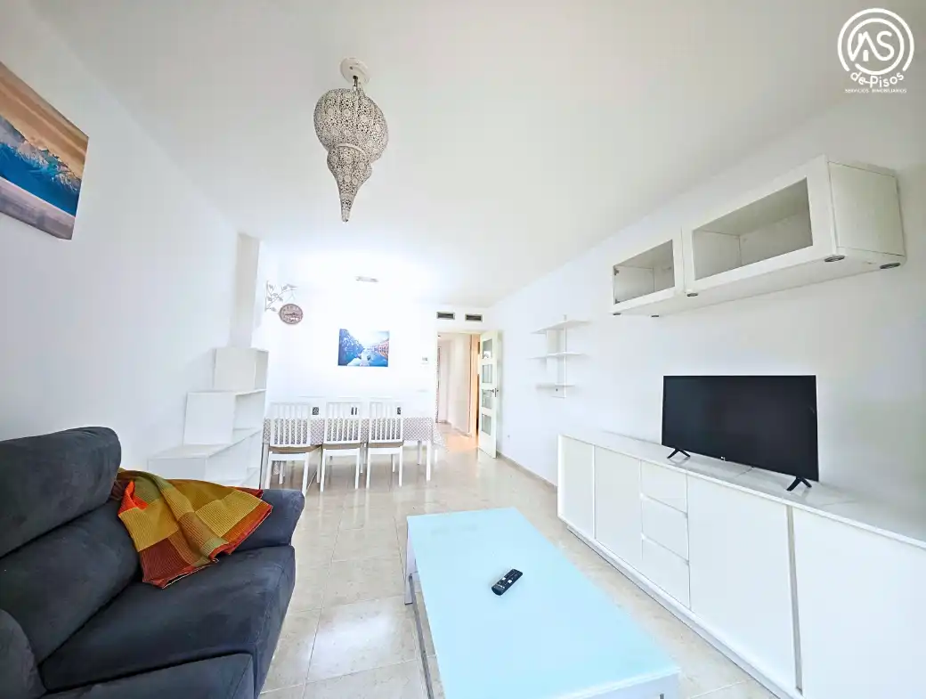 Sala d'estar de Apartament de lloguer en Mont-roig del Camp amb Aire condicionat, Calefacció i Jardí privat