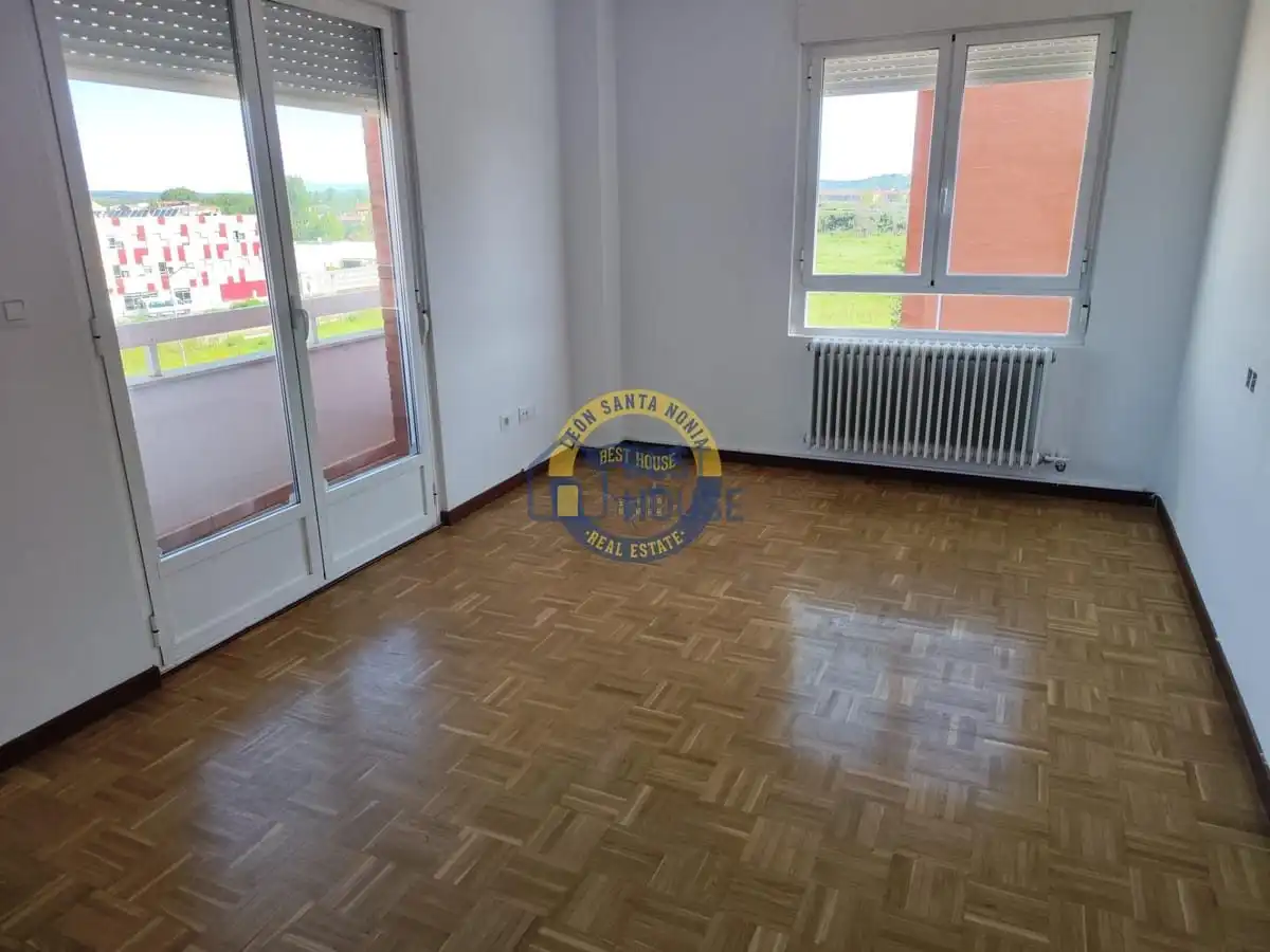Flat with lift for sale in Trobajo del Camino, imagen 3