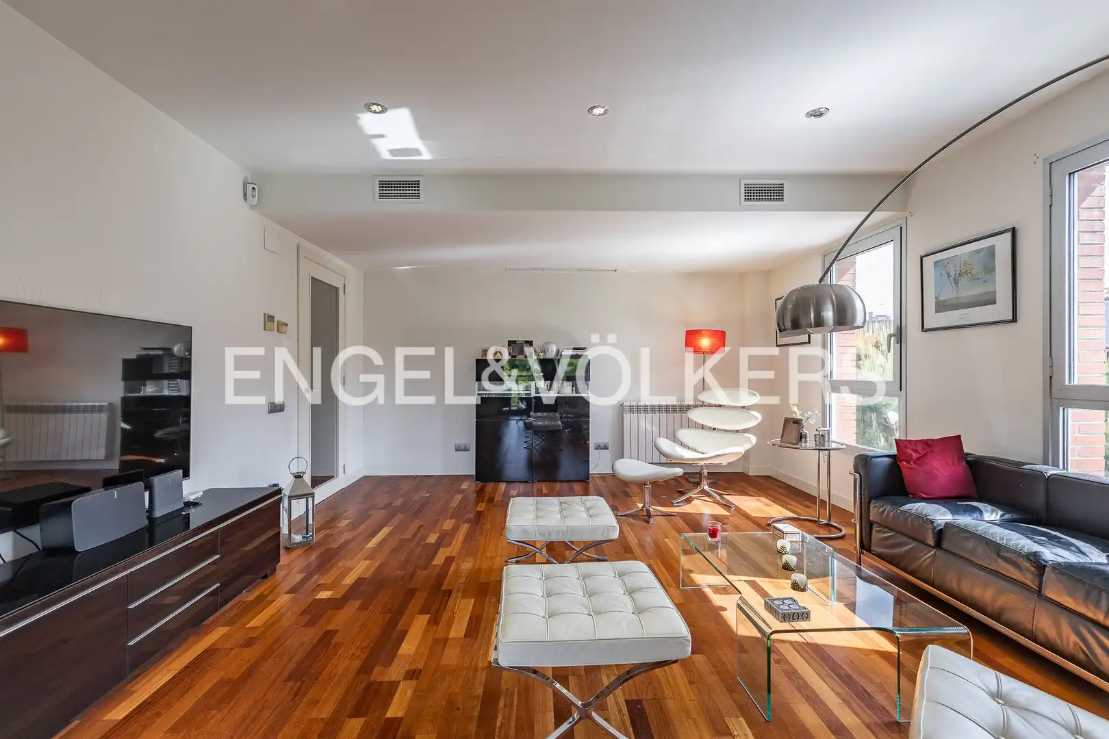 Sala d'estar de Pis en venda en Sant Cugat del Vallès amb Aire condicionat, Calefacció i Parquet