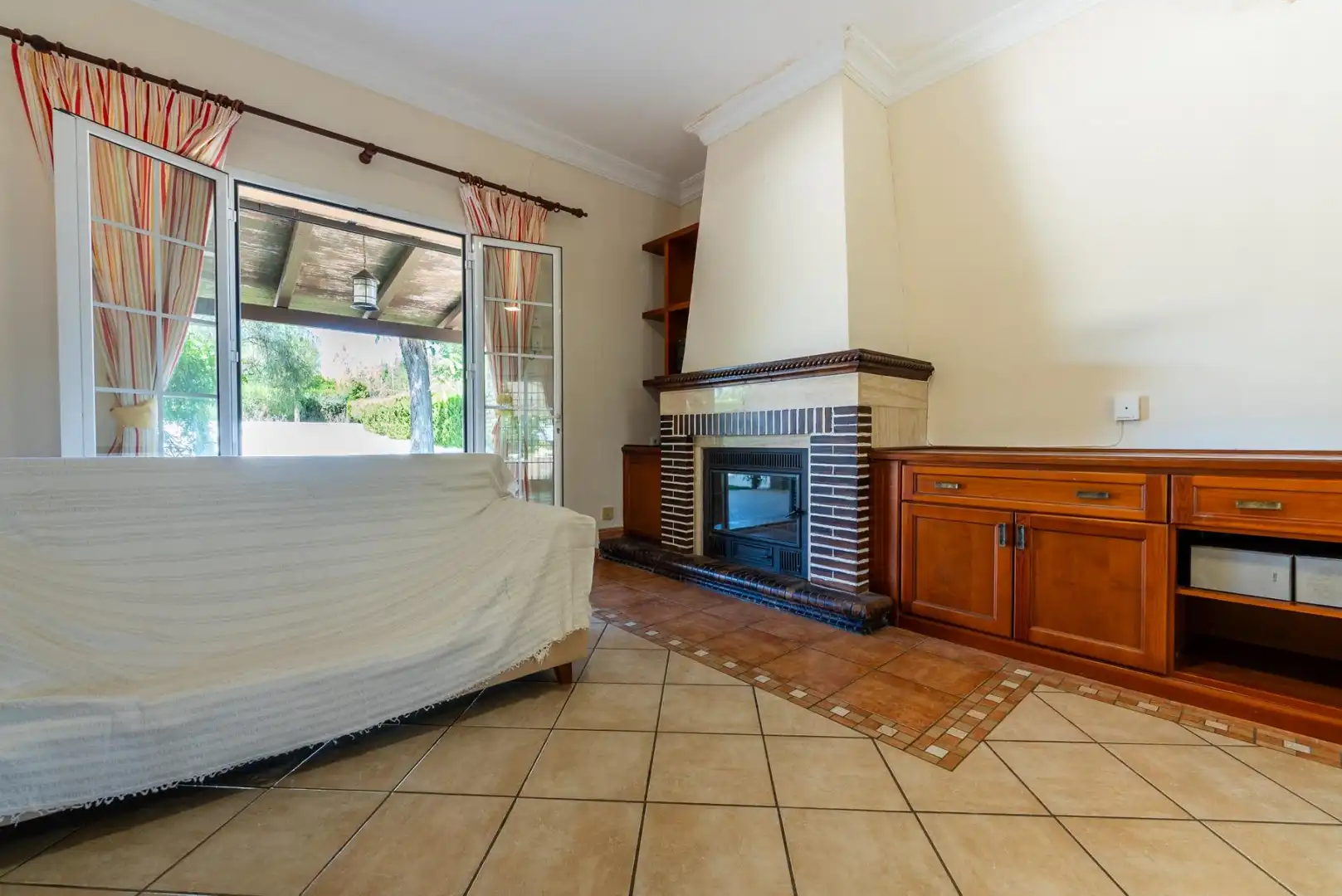 Sala de estar de Casa o chalet en venta en Palomares del Río con Aire acondicionado, Calefacción y Jardín privado