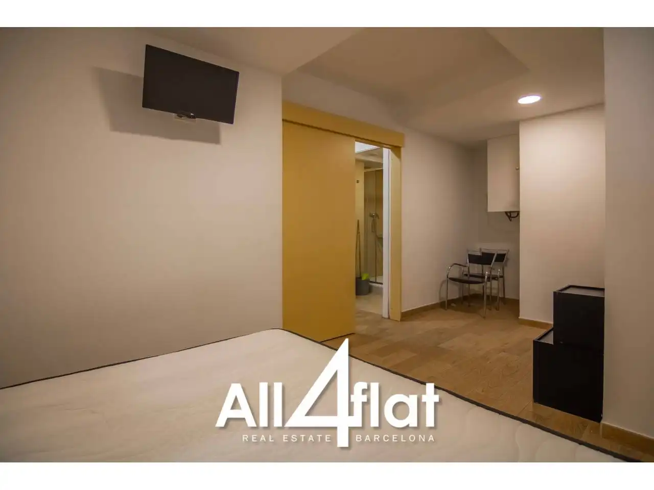 Dormitori de Estudi de lloguer en Barcelona amb Aire condicionat, Parquet i Moblat