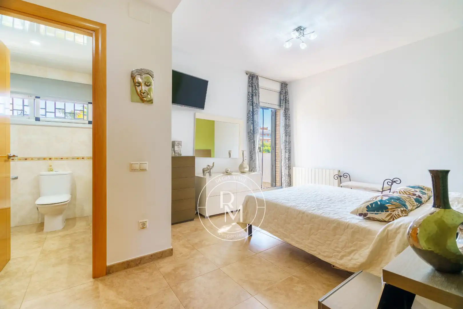 Habitación de Casa adosada en venta en Roda de Berà con Aire acondicionado, Calefacción y Jardín privado