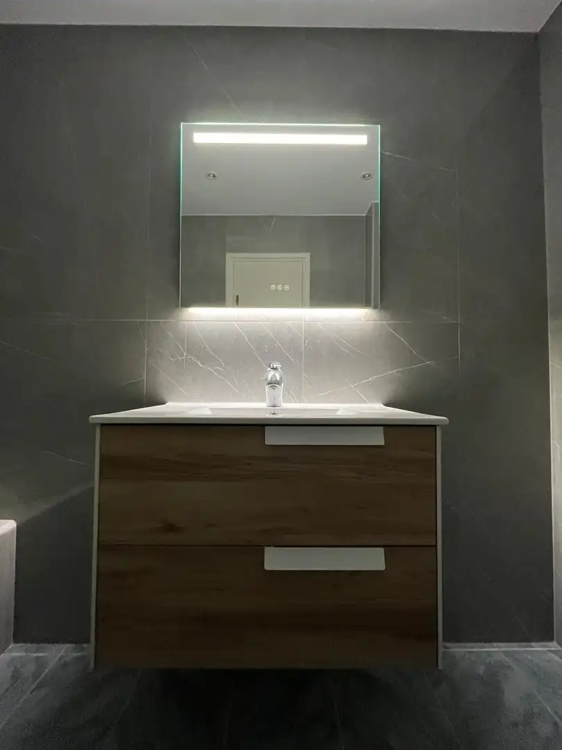 Badezimmer von Wohnung zum Verkauf in Barcelona mit Klimaanlage, Heizung und Parkett