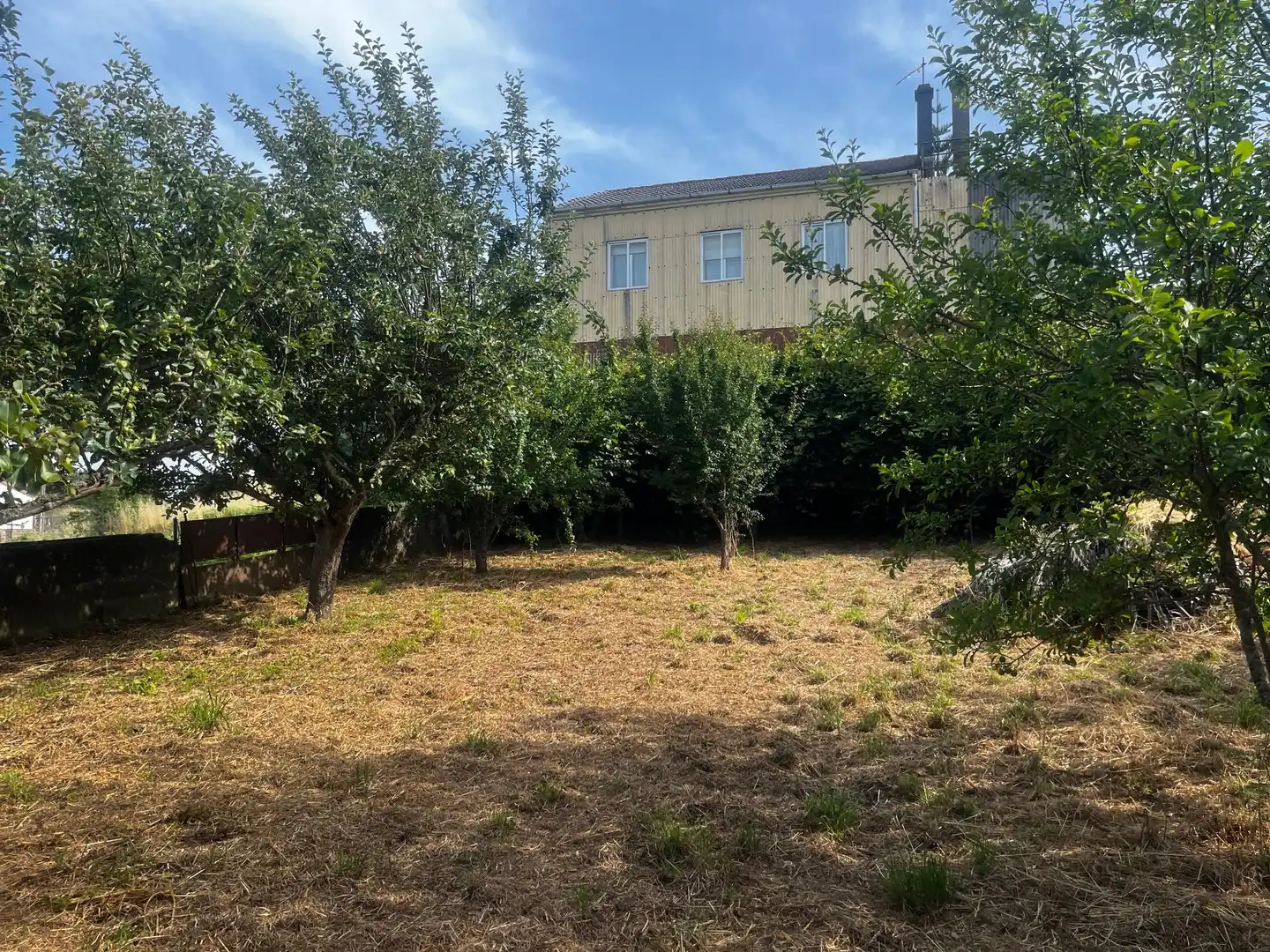 Casa rústica amb jardí en venda a Silleda