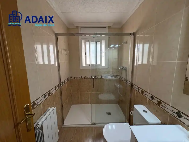 Bathroom of Houses for sale in Roda de Berà  with Air Conditioner, Heating and Terrace