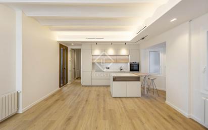 Kitchen of Flat for sale in  Barcelona Capital  with Air Conditioner, Heating and Balcony