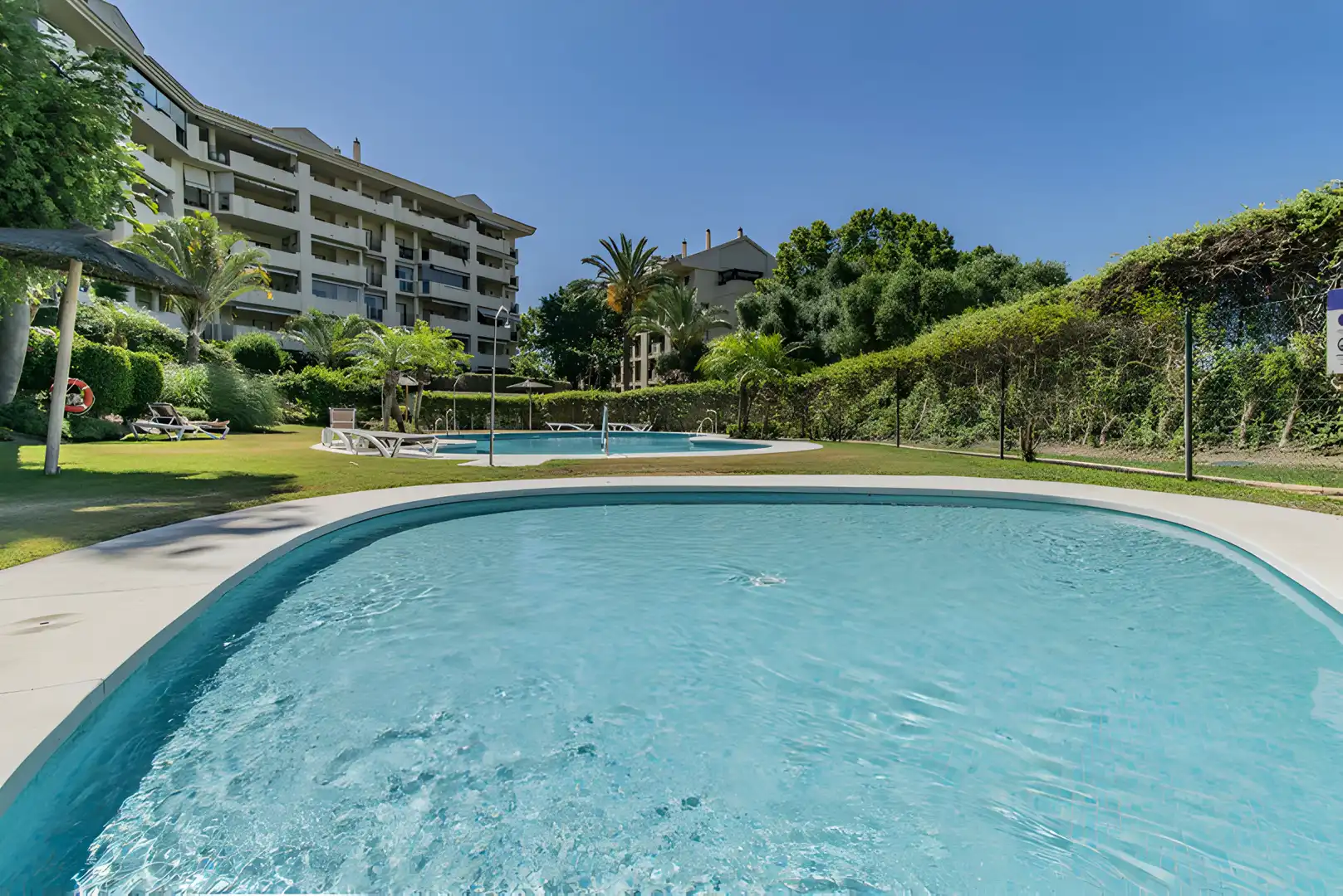Apartament amb piscina en venda a San Pedro de Alcántara, imagen 2