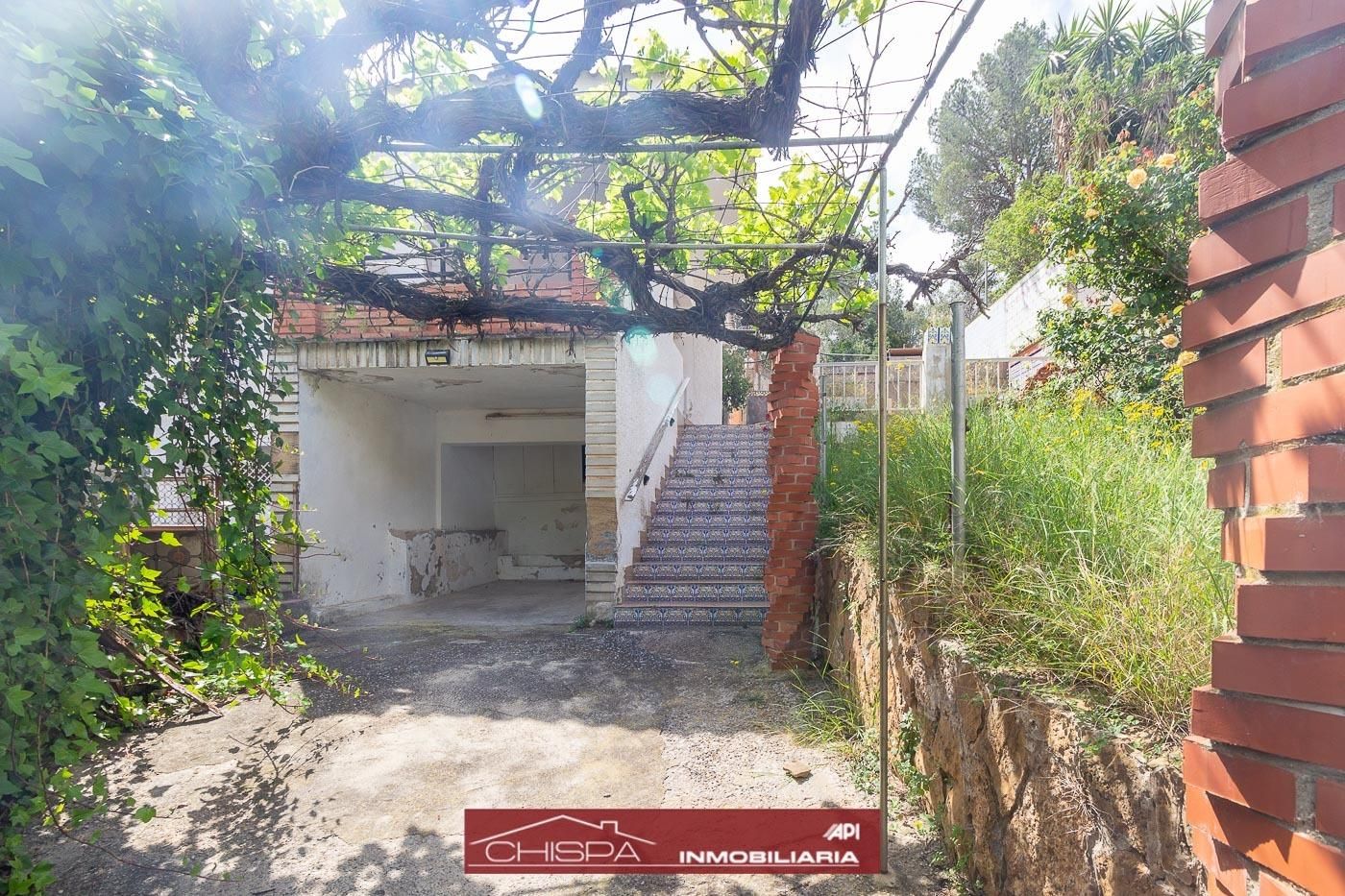 Vista exterior de Casa o xalet en venda en Serra amb Calefacció, Jardí privat i Terrassa