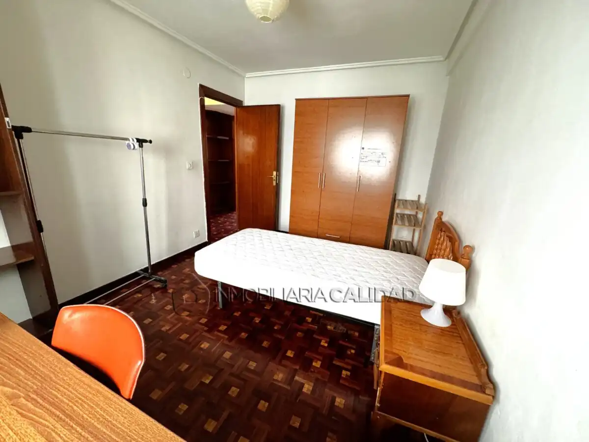 Bedroom of Flat for rent in Burgos  with Heating, Terrace and Furnished