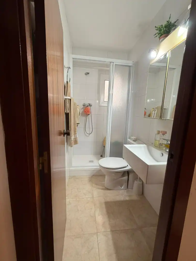 Bathroom of Flat for sale in Cornellà de Llobregat  with Air Conditioner and Furnished